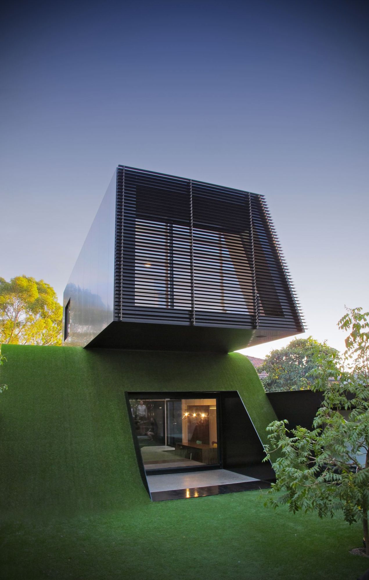 Hill House: They Built a Sunny Living Area Under a Grassy ...