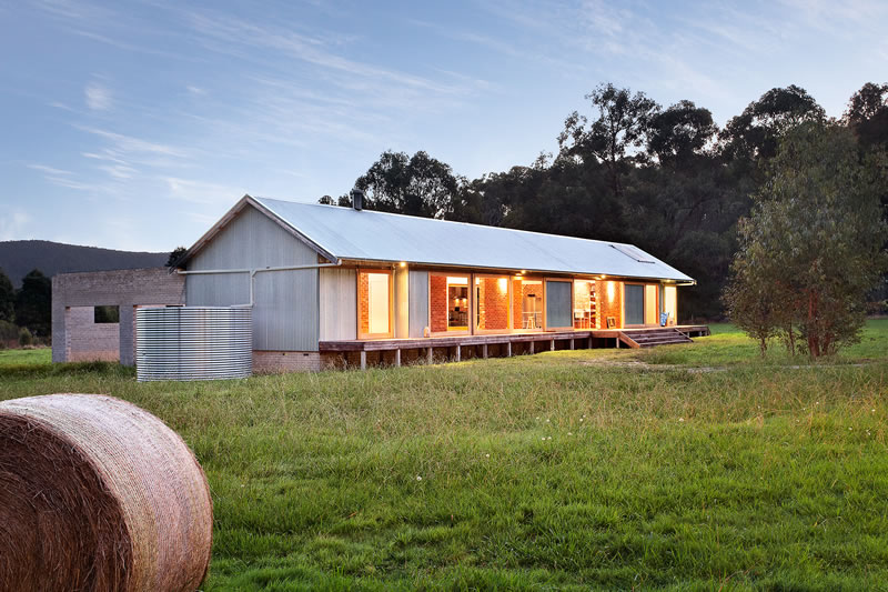 Modern 'Wool Shed' Pays Homage to Iconic Australian 